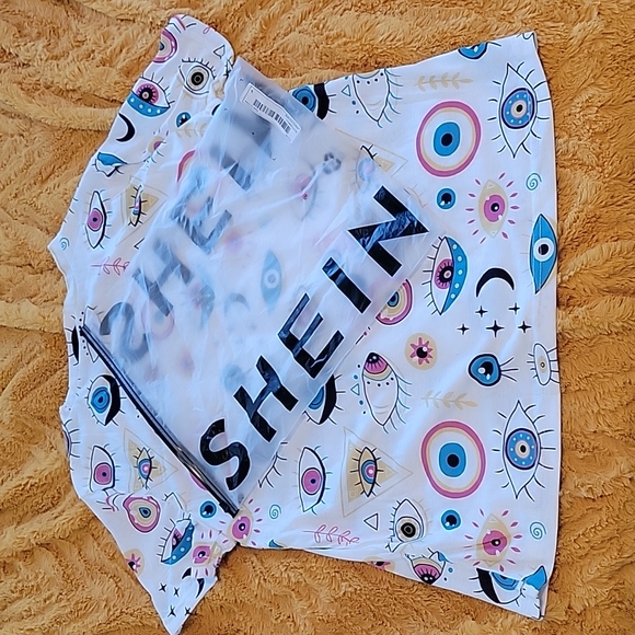 Shein T-Shirt - Picture 3 of 7